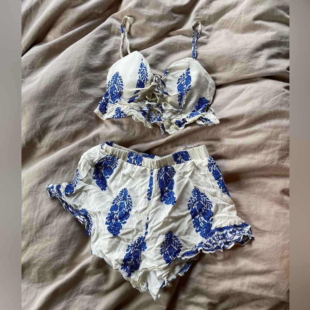 L’ATISTE Matching Blue and White Top and Shorts Set (P-2)